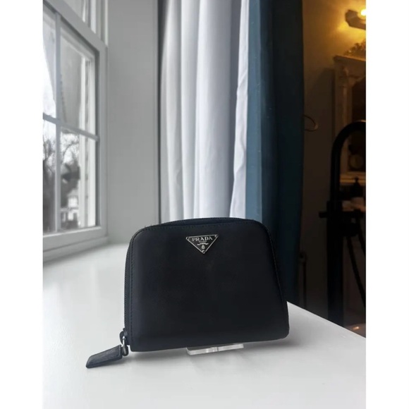 PRADA Black Spazzaloto Leather
Compact Bi-Fold
Zip Around Wallet, authen… - Picture 3 of 12